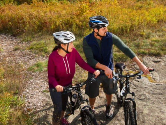 A couple biking in the fall (CTVisit)