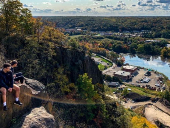 Two friends at peak of West Rock State Park (Instagram@newhaven365)
